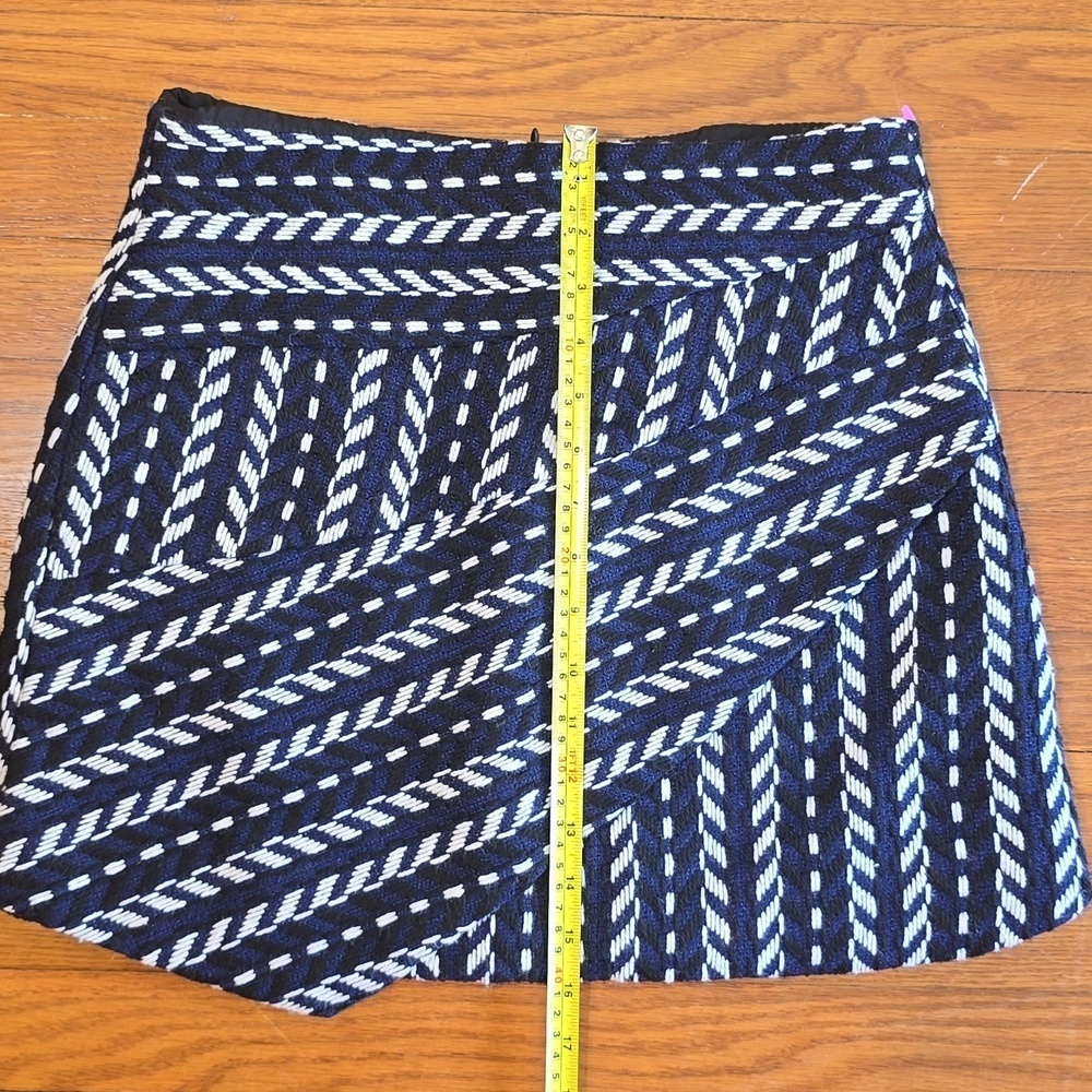 Haute Rogue Susan Geometric Mini Skirt Women's Sz. M asymmetrical Front overlay - Picture 13 of 13